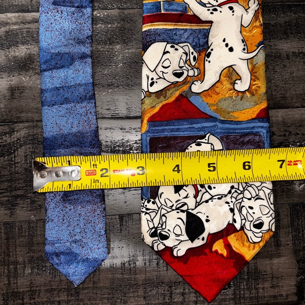 Vintage Disney 101 Dalmatians themed necktie​ - Picture 3 of 6